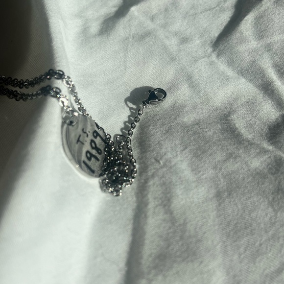 💛 Taylor Swift Fan Inspired 1989 Necklace - Silver - NWT - Picture 6 of 10